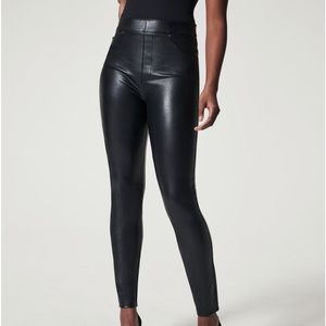 Spanx Faux Leather Ankle Skinny pant in Luxe Black. Size L, regular inseam